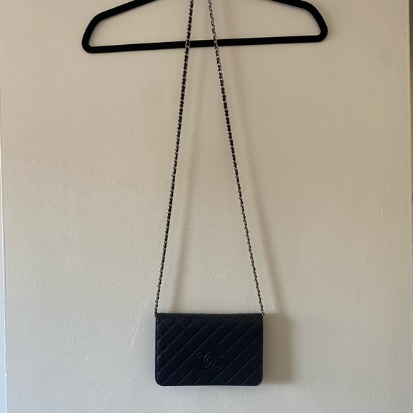 CHANEL Diamond CC Wallet on Chain - Picture 3 of 9